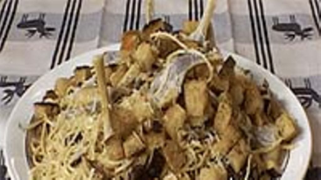 Pasta latva-artisokasta ja sienistä