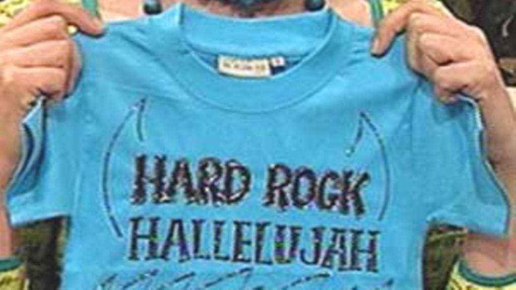 "Tuunaa" vanha t-paita uuteen uskoon.