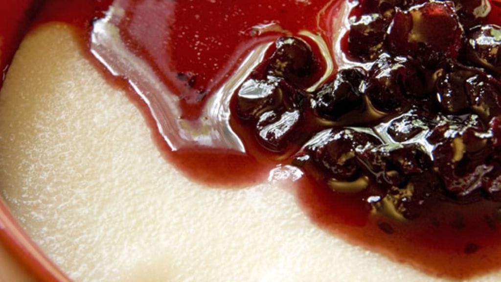 Puuro ja marjat ovat klassinen yhdistelmä hyvästä syystä.