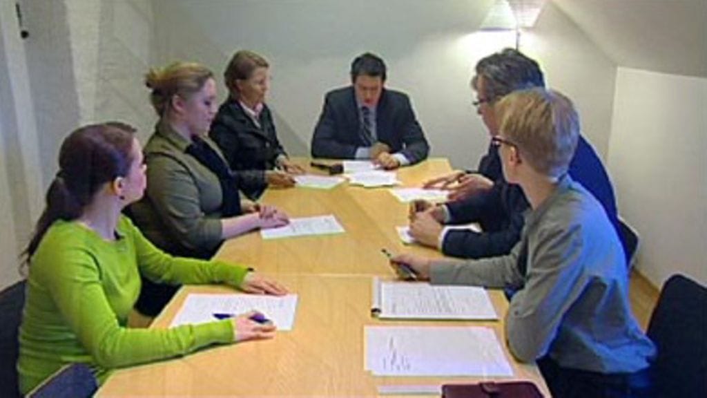 Yhtiökokouksen osallistujat.