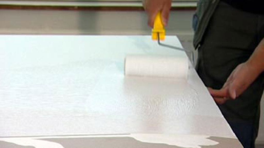 Liima telattiin suoraan levyn pintaan.