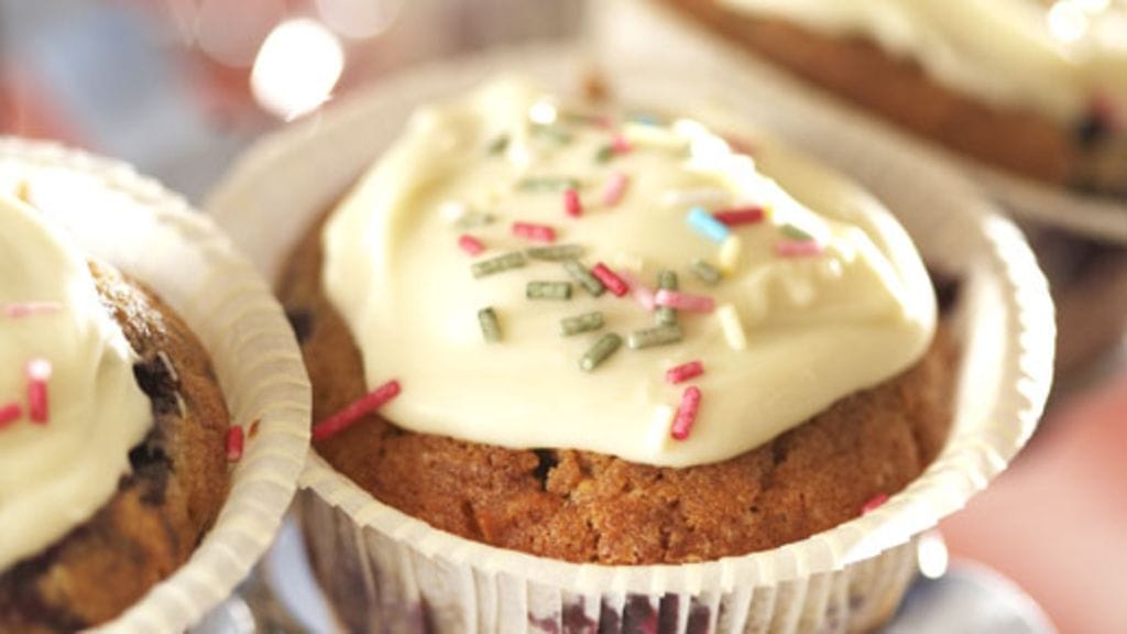 Valkosuklaa-mustikkamuffinit