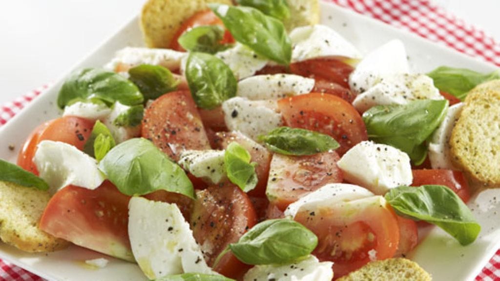 Tomaatti-basilikamunakas. Kuva: Ruokakesko.