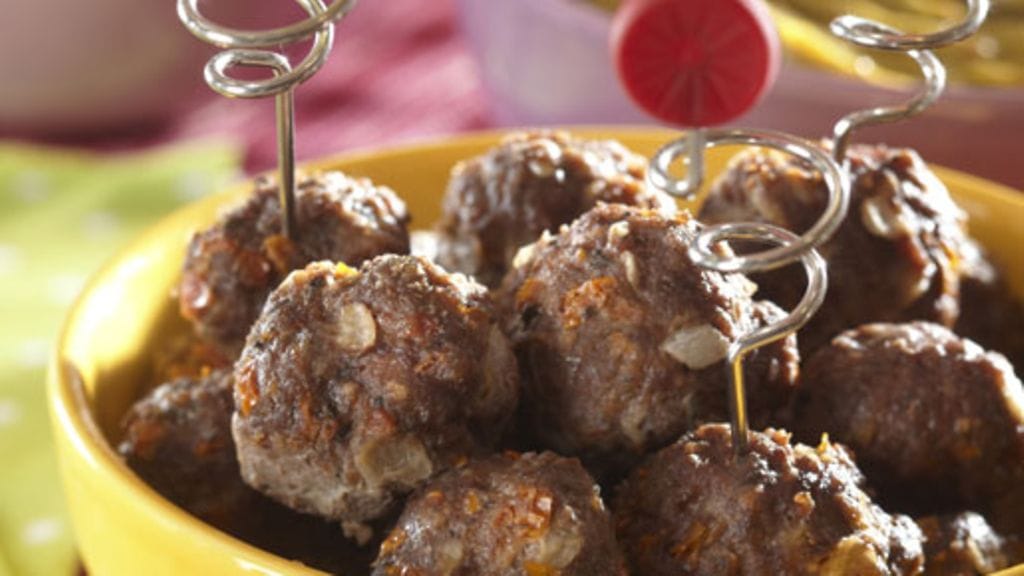 Nämä pyörykät dipataan avocadokastikkeeseen.