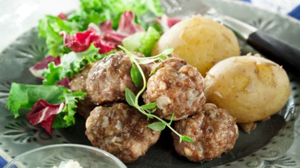Lihapullat ja kukkakaali-tsatsiki