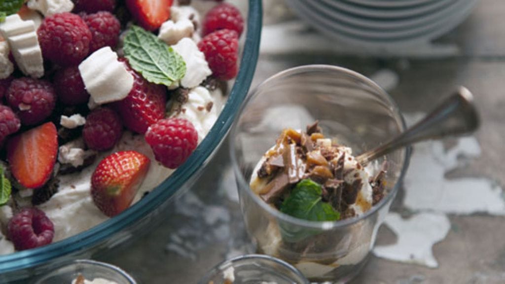 Teresa Välimäki neuvoo, miten syntyy maailman nopein juustokakku