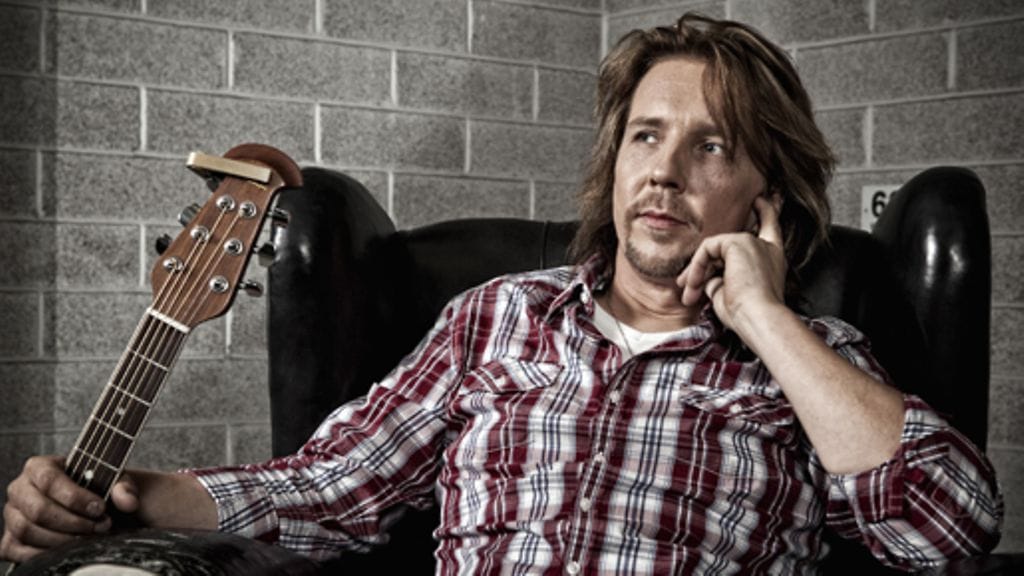 Jouni Apajaisen debyyttialbumin kappaleet kertovat tavallisten ihmisten elämästä.