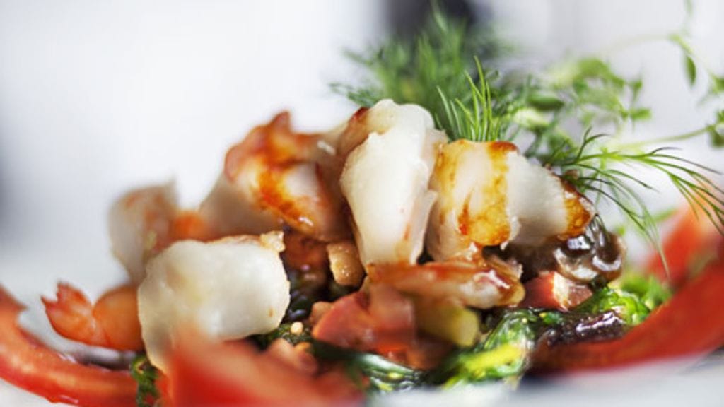 Ruotsinlaivalla voi kokea makuelämyksiä muun muassa äyriäisten ja lähiruoan muodossa.