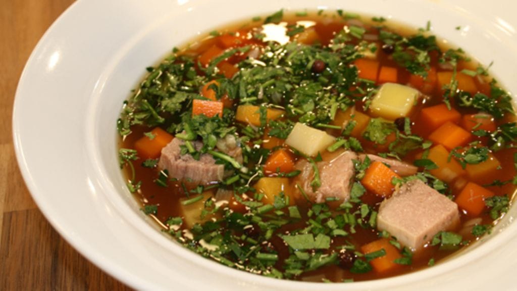 Teollisen lihaliemikuution voi korvata luonnonyrtillä!