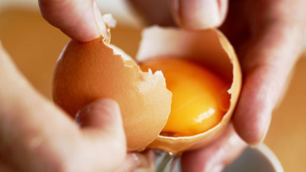 Kananmunan voi keittää ilman kuorta pannulla!