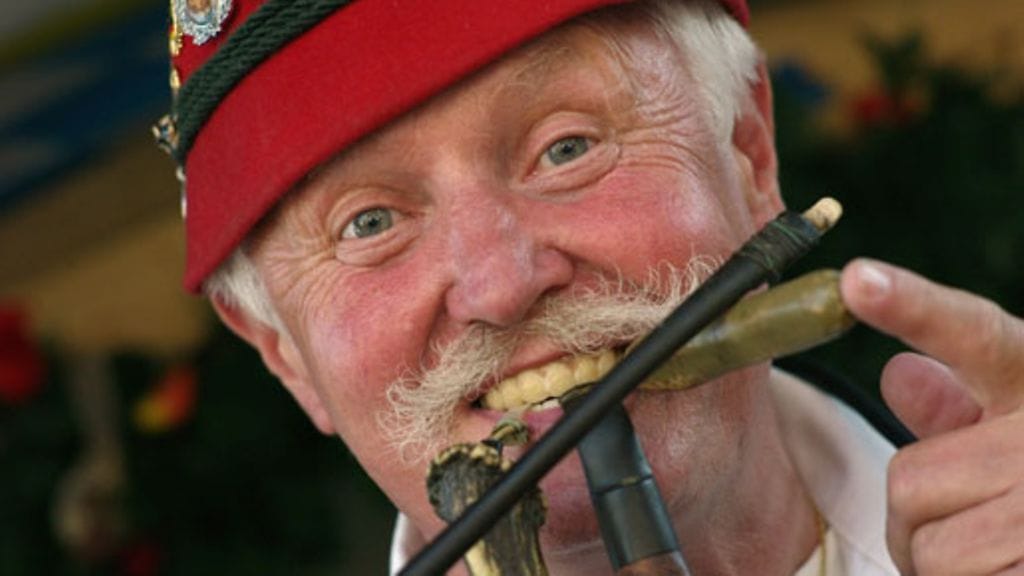 Paikallinen festivaalivieras nautti silminnähden Oktoberfestien tunnelmasta vuonna 2011