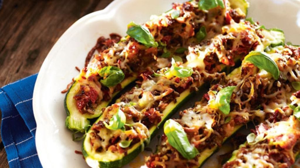 Jauhelihalla täytetyt kesäkurpitsat