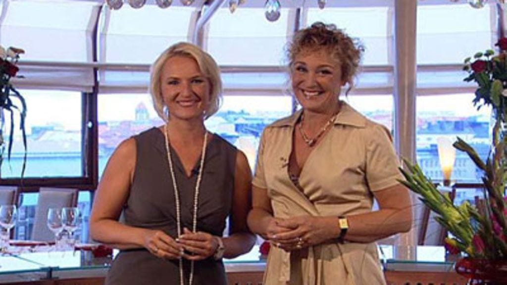 Laura Ruohola (vas.) ja Hanna Sumari