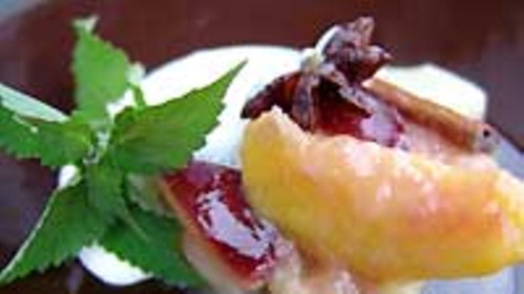 Lämmin hedelmäsalaatti