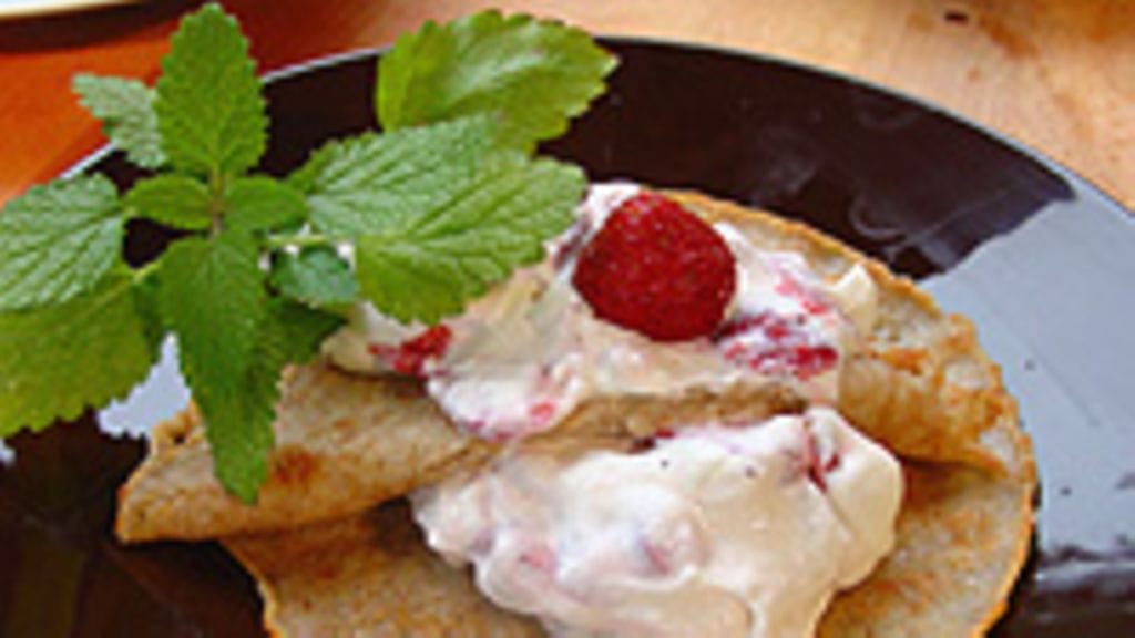 Mansikkatäytteiset ohukaiset