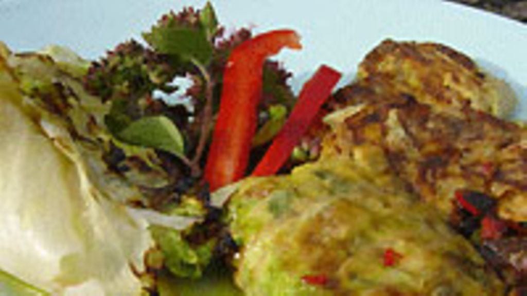 Tofutäytteiset salaatinlehtikääryleet