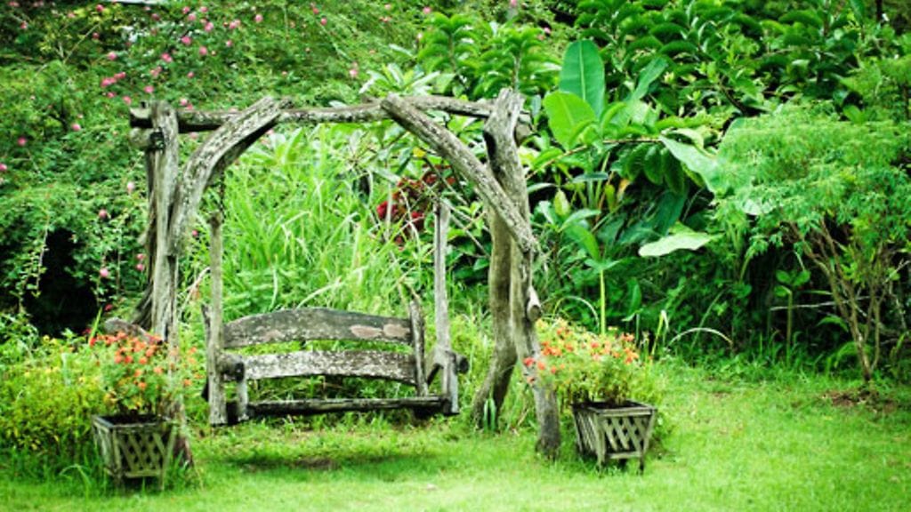 Haaveiletko villiintyneestä, romanttisesta puutarhasta?