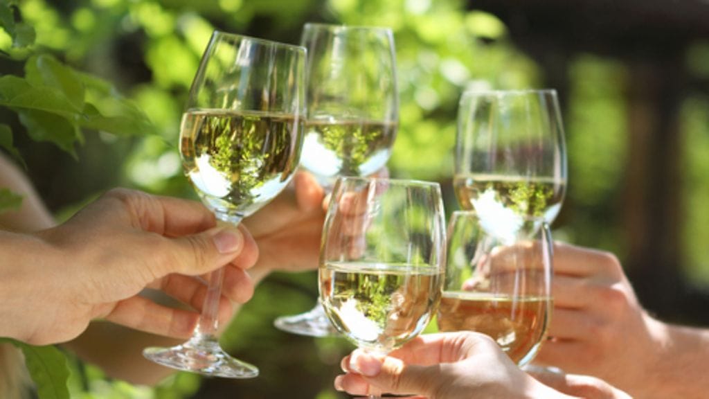 Tuomas Meriluoto on toinen suomalainen viiniasiantuntija, joka on suorittanut Master of Wine -tutkinnon