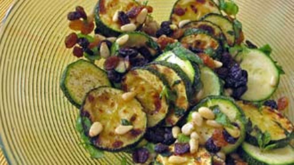 Maurilainen kesäkurpitsasalaatti