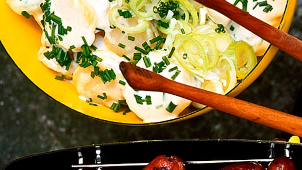 Perunasalaatti grillimakkaralle