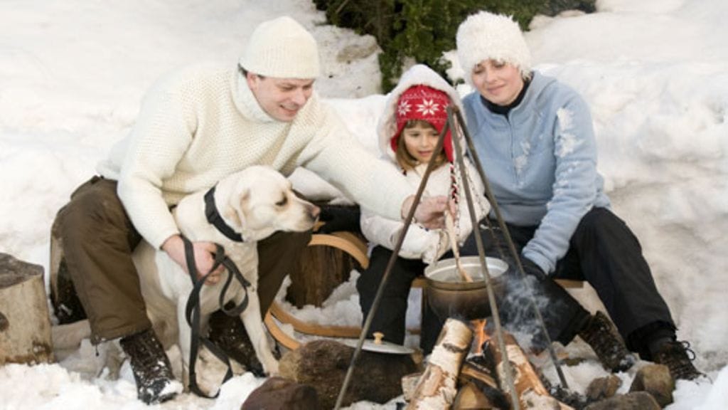 Talviretki huipentuu nuotiolle.