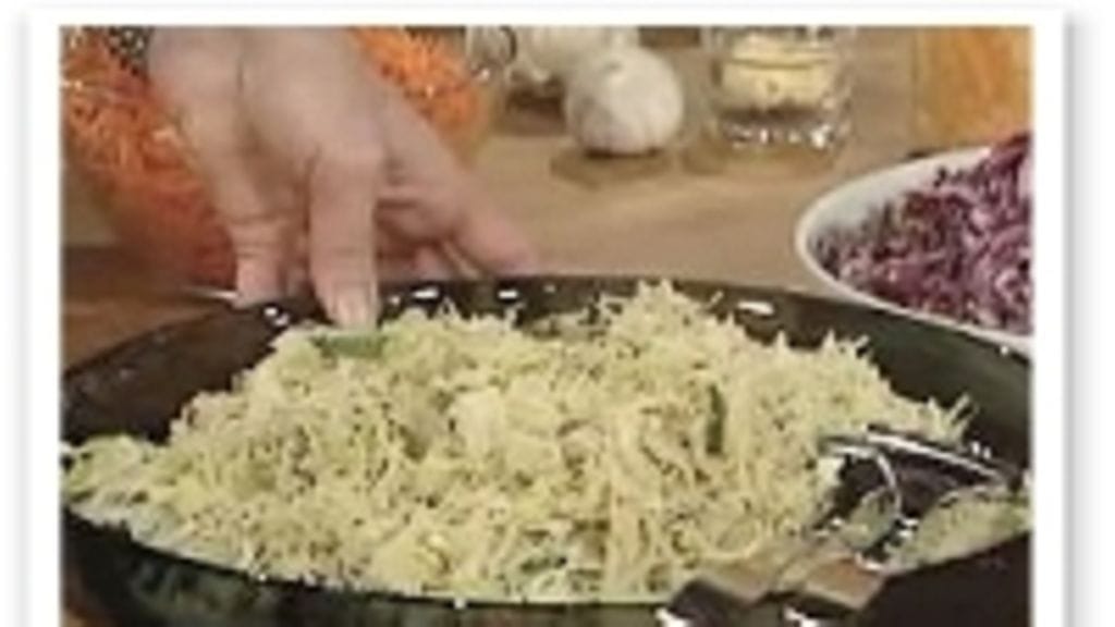 Lämmin kaalisalaatti