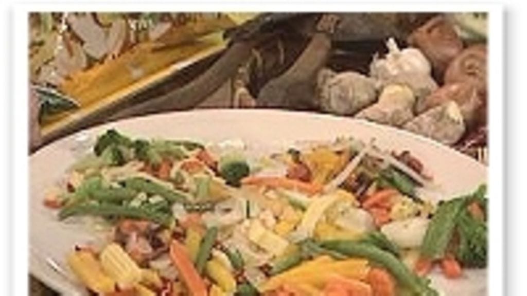 Itämaisen ohuiksi pilkottuja kasviksia