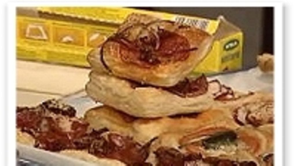 Suolaisia voitaikinaleivonnaisia