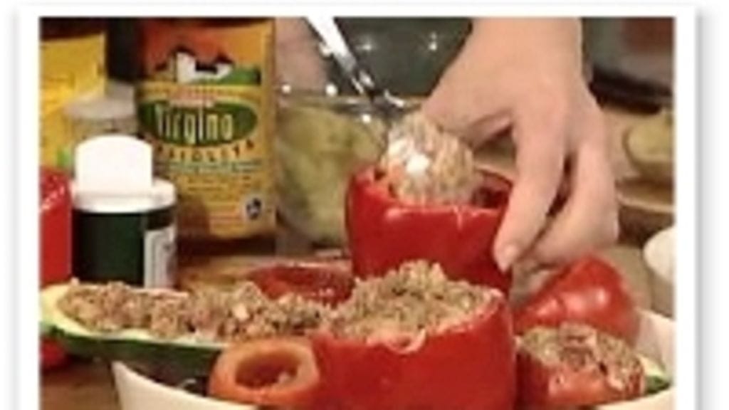 Paprikaa täytetään