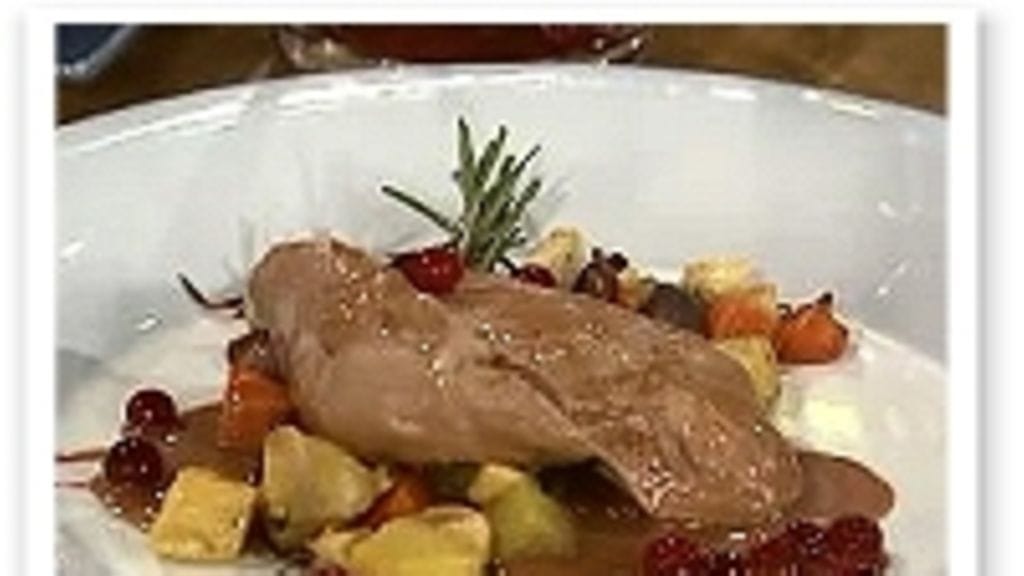 Kalkkunan sisäfilettä karpalokastikkeessa