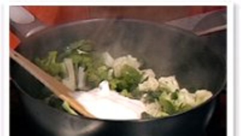 Kaalia jugurttikastikkeella