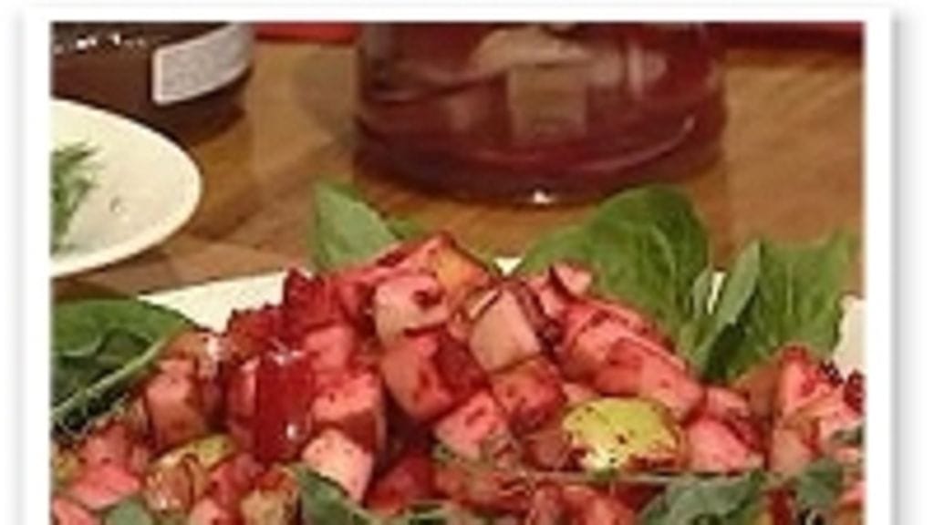 Kirpeä jouluinen omenasalaatti