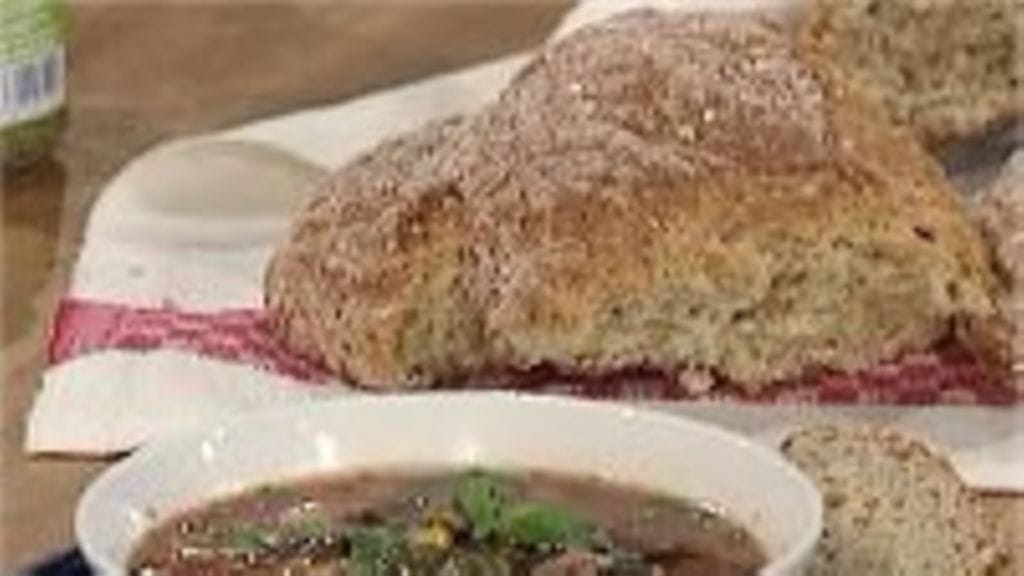 Jauhelihakeitto ja soodaleipä