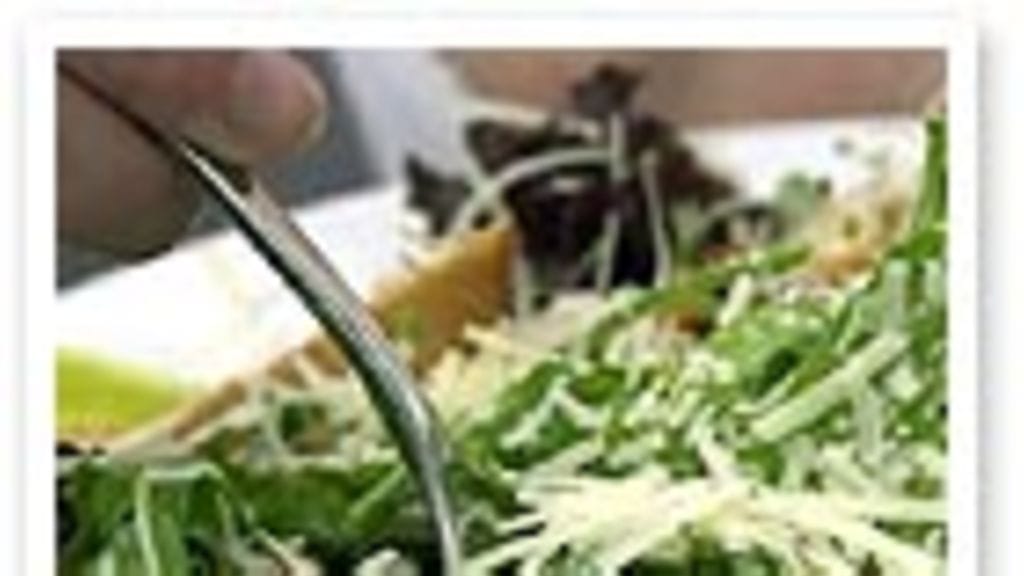 kanaa ja erilaisia salaatteja