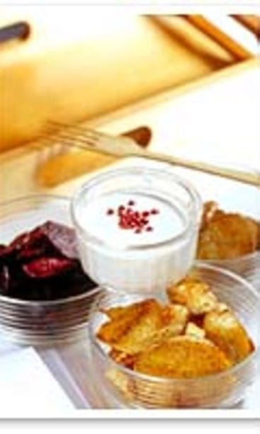 Tapasjuurekset ja samettinen valkosipulidippi, Kuvaaja Sanna Peurakoski