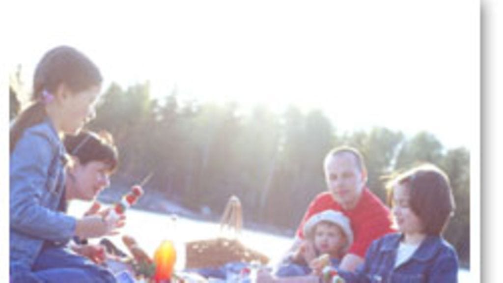 Grilliherkut maistuvat ulkona yhdessä nauttien