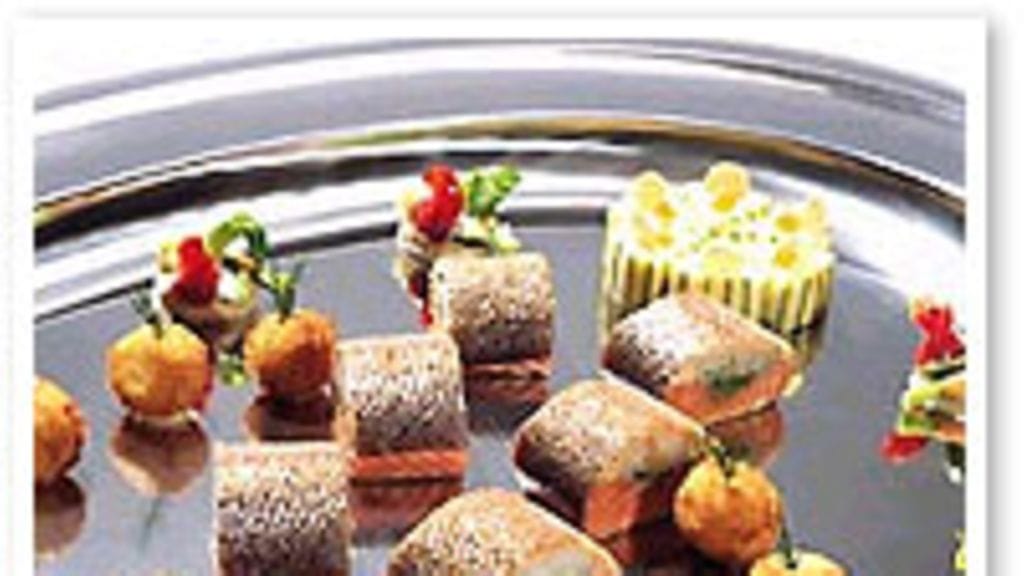 Meriravuilla, persiljalla ja pinjansiemenillä päällystettyä Norjan vuonolohta