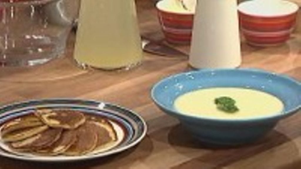 Purjo-perunasosekeitto ja perunarieskat