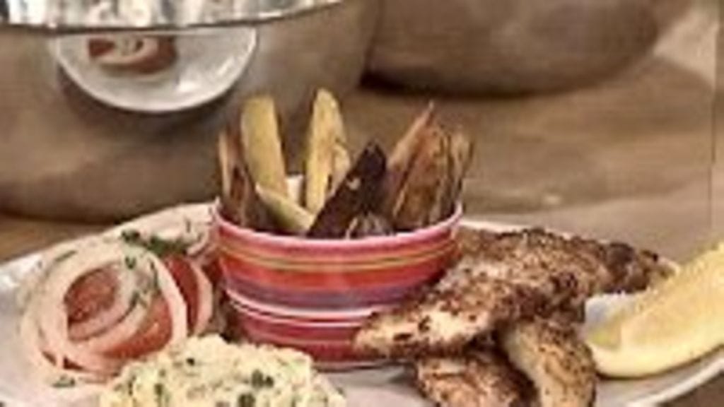 Kalapuikot ja uunilohkoperunoita