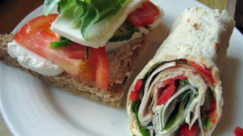 Kalkkunawrappi ja tuorejuustoleipä/Keventäjät