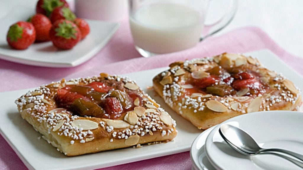 Helpot Mansikka-raparperipullat