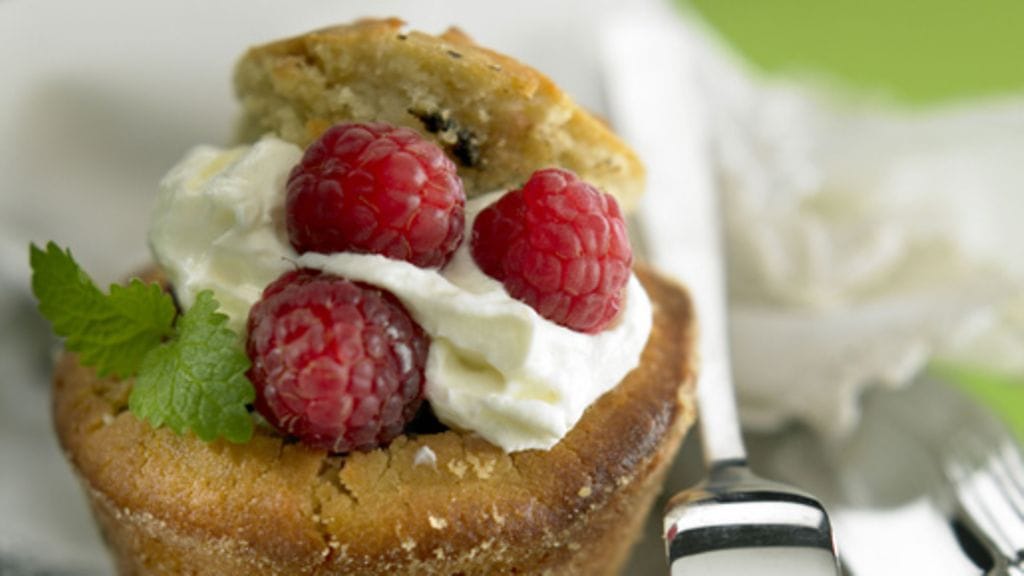 Ihanan raikkaat ananasmuffinit maistuvat teen tai kahvin kanssa.