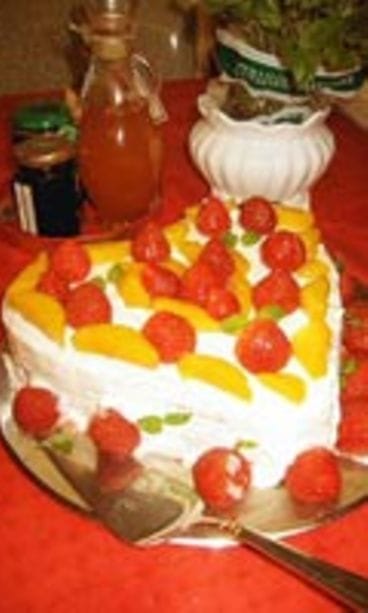 Mansikkamangotäytekakku