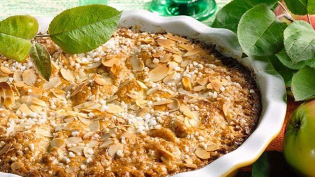 Raparperipiirakka valkosuklaalla