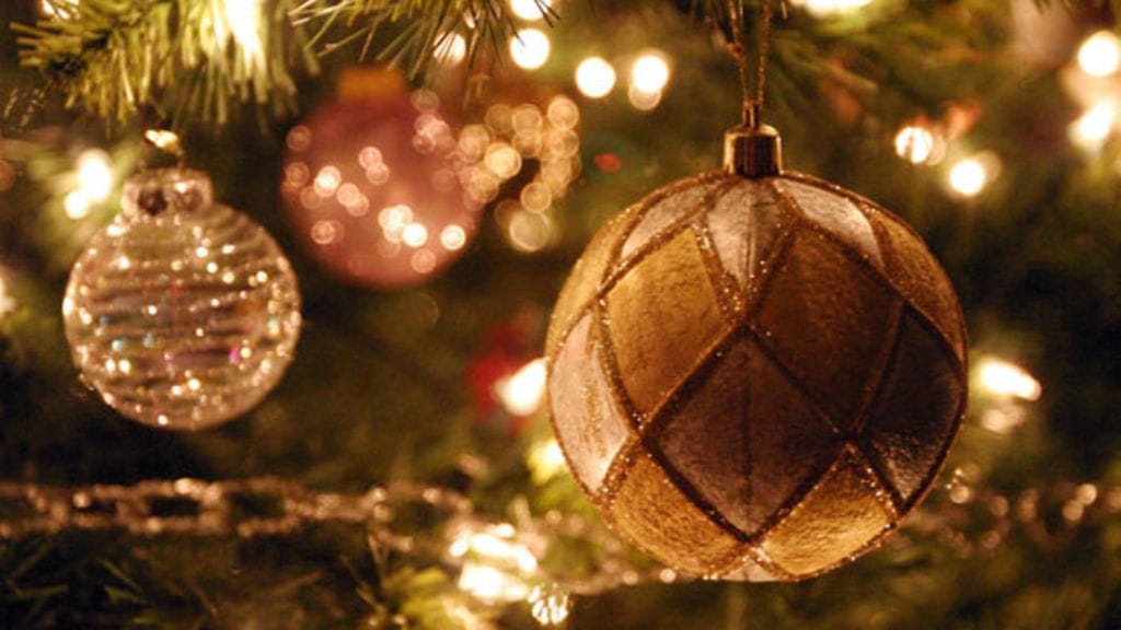 Kuusen koristelu käy jumppatuokiosta.