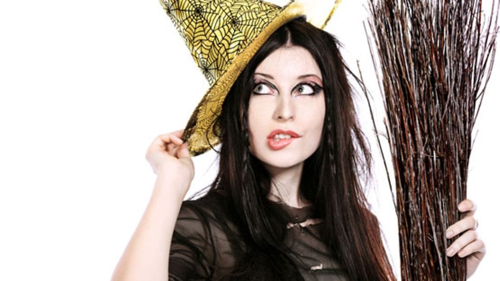 Noidaksi pukeudutaan niin halloweenina kuin pääsiäisenäkin.