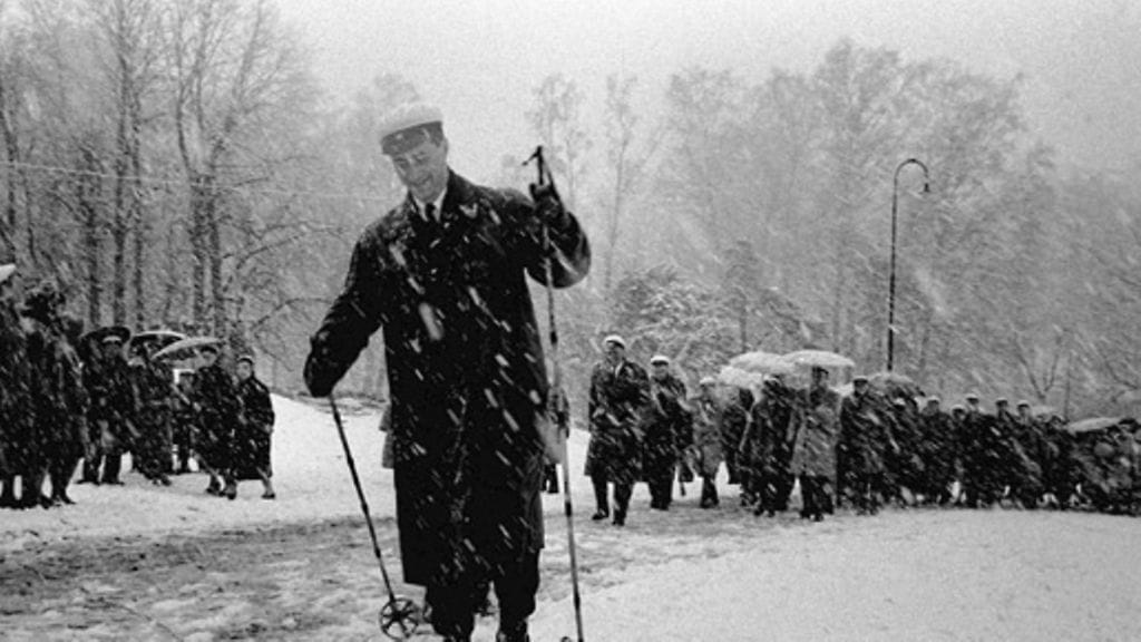 Takatalvi yllätti ylioppilaiden vappumarssin vuonna 1957.