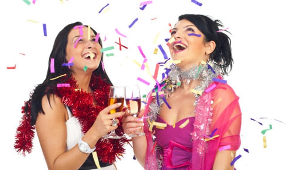 Tuksun varjobileissä ei glitteriä ja kuohuvaa säästellä.