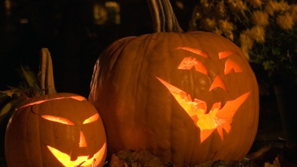 Kurpitsoilla saat aikaan myös näyttävän kattauksen.