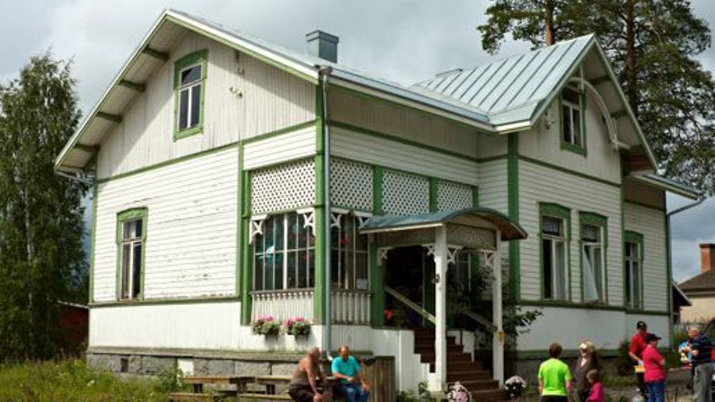 Kahvila Konttuuri on puhaltanut eloa vanhan pahvitehtaan markille.